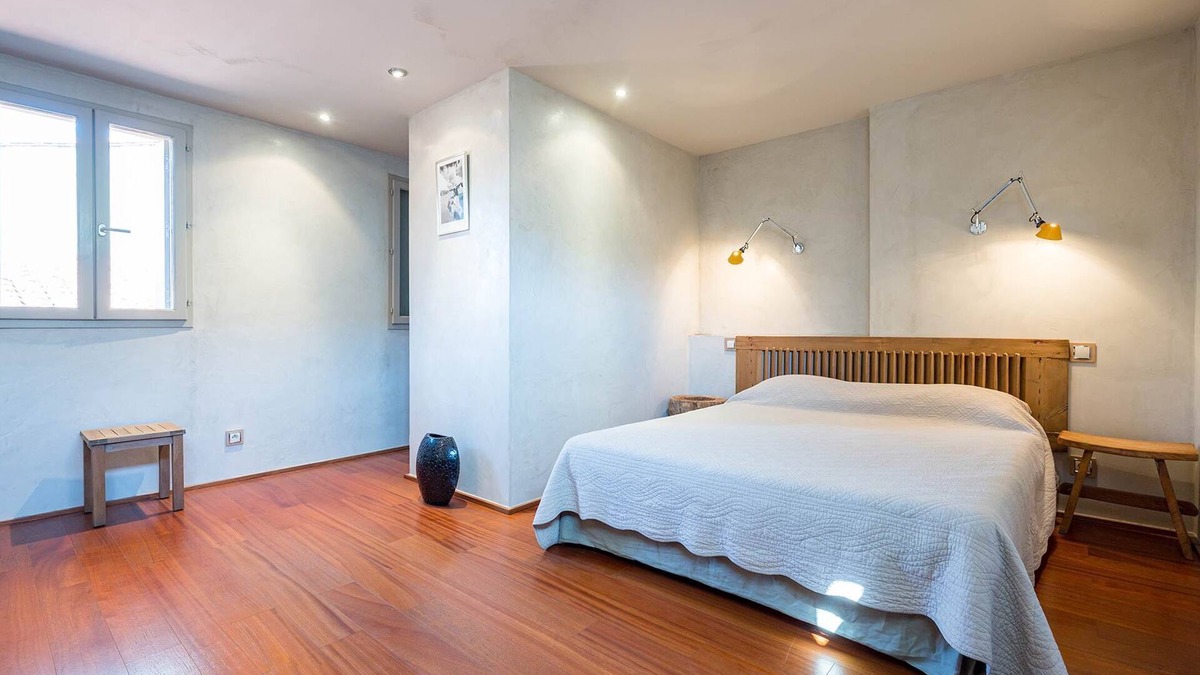 La Real Apartment | La Loge de Mer - Earth Room (3)