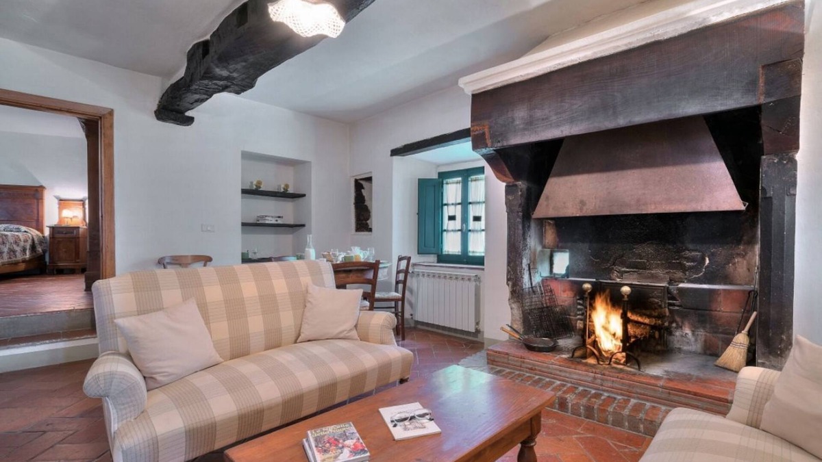 Sarna Apartment | LA LOGGIA, STONE HOUSE IN CASENTINO