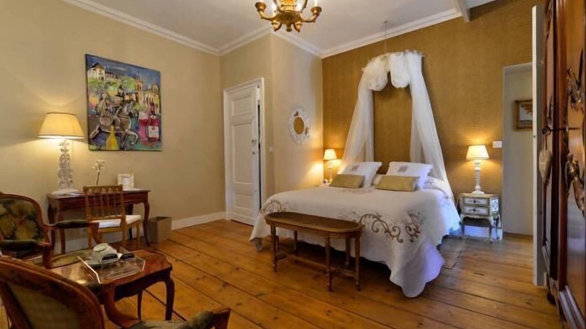 Castelnau-de-Medoc House | La Lyonnaise guest room