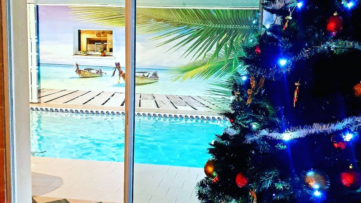 Puynormand Villa | La Méridienne, Heated indoor pool, Parking, bowling green, park