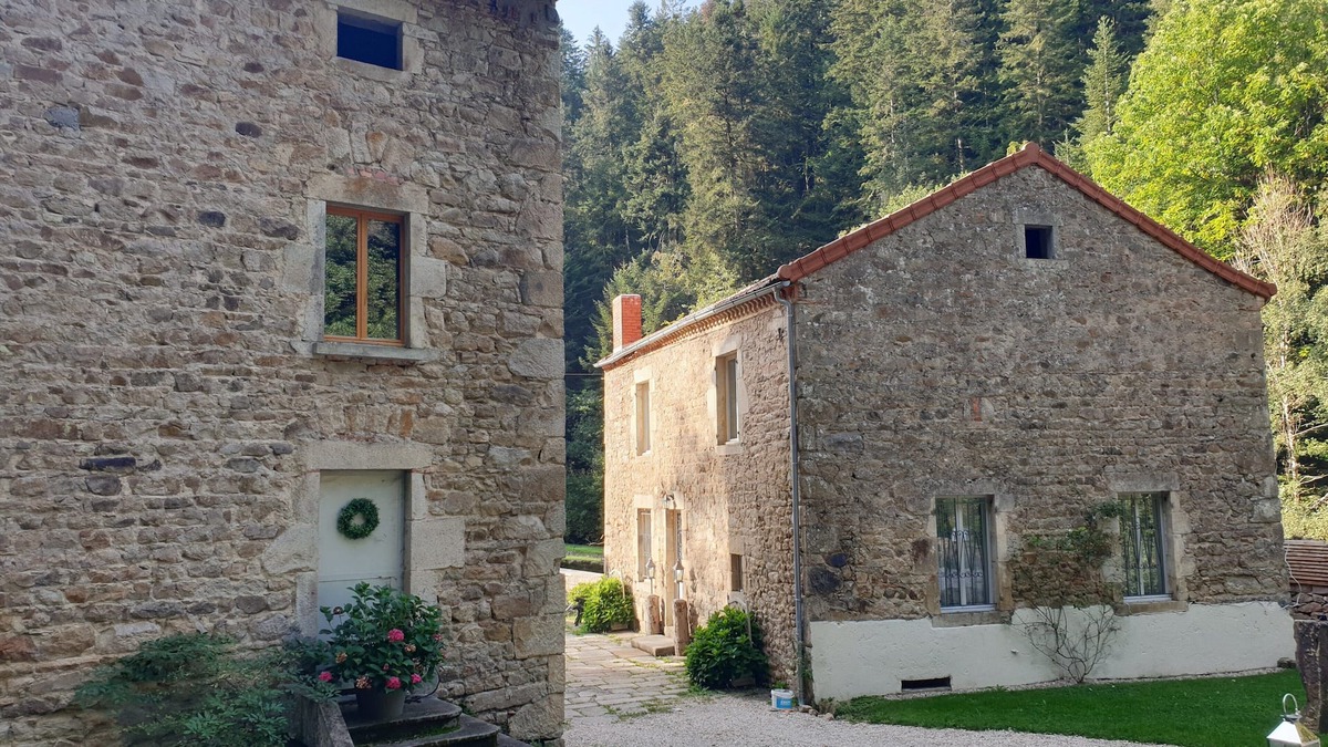 Egliseneuve-des-Liards House | La Maison du Meunier. S'entourer de nature🌲