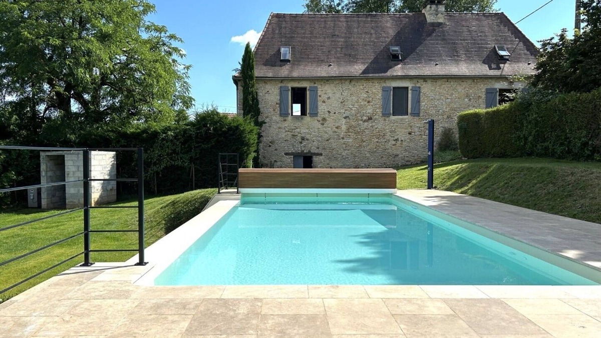 Saint-Aubin-de-Nabirat House | La Maison Hermitage, comfortable house with private heated pool