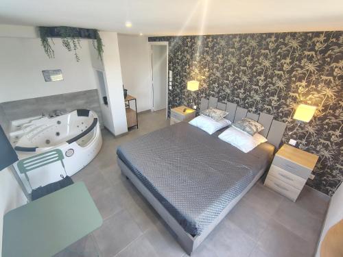 Saint-Just-Saint-Rambert Bed & Breakfast | La Maison des Unchats