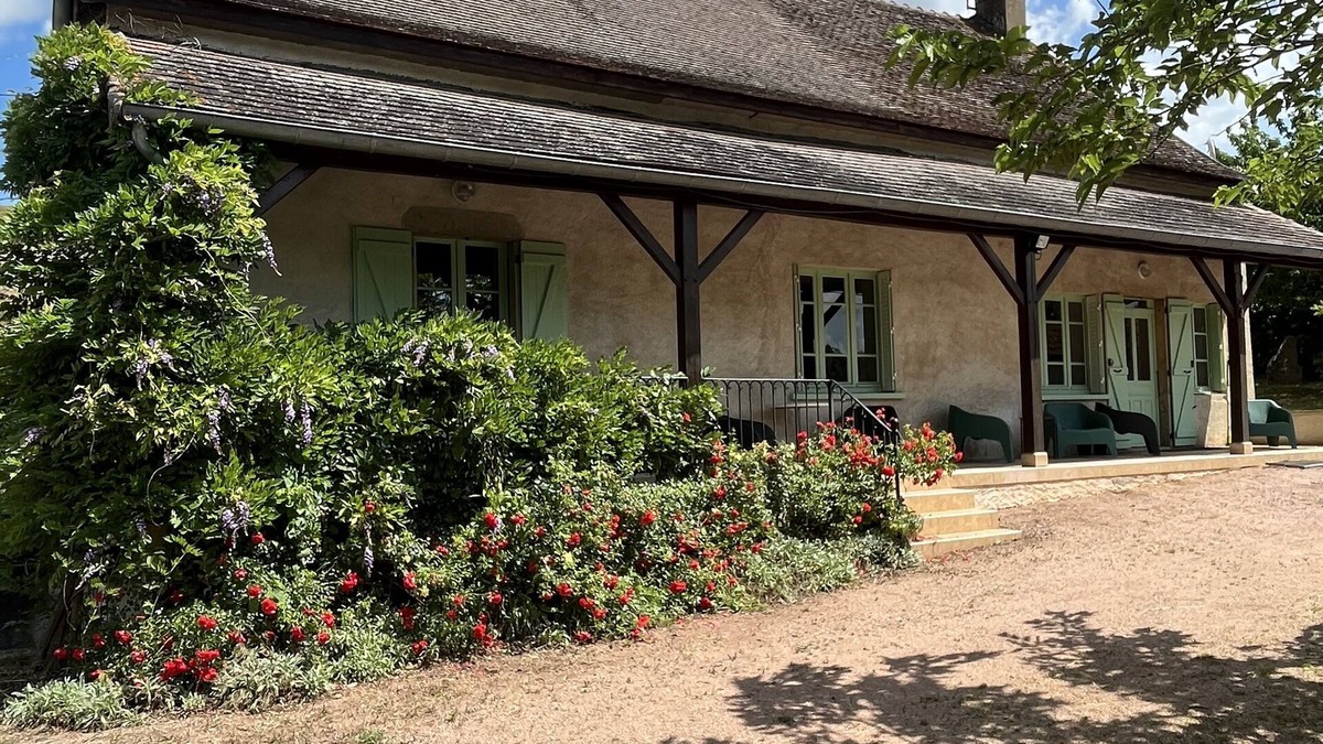 Saint-Marcelin-de-Cray House | La Maison de Command, Gîte Pour 6 Personnes en Campagne, Avec Piscine