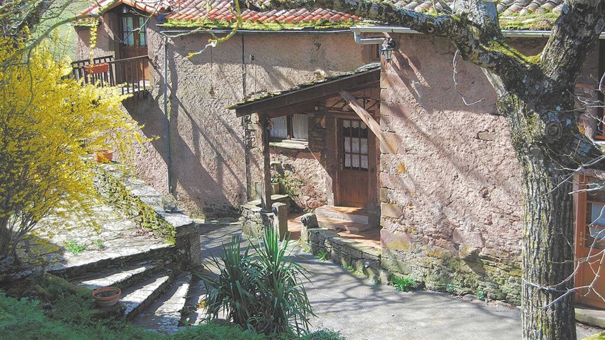 Mounes-Prohencoux House | La Maison au Potager is located in a small hamlet in the Rance valley