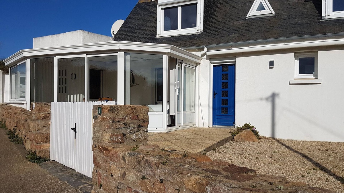 Pleubian House | La maison aux Hortensias, 1km from the beach and close to the Sillon de Talbert.