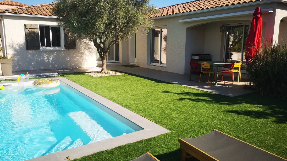 Juvignac House | La maison aux lauriers roses, Juvignac. Single-storey house, pets welcome
