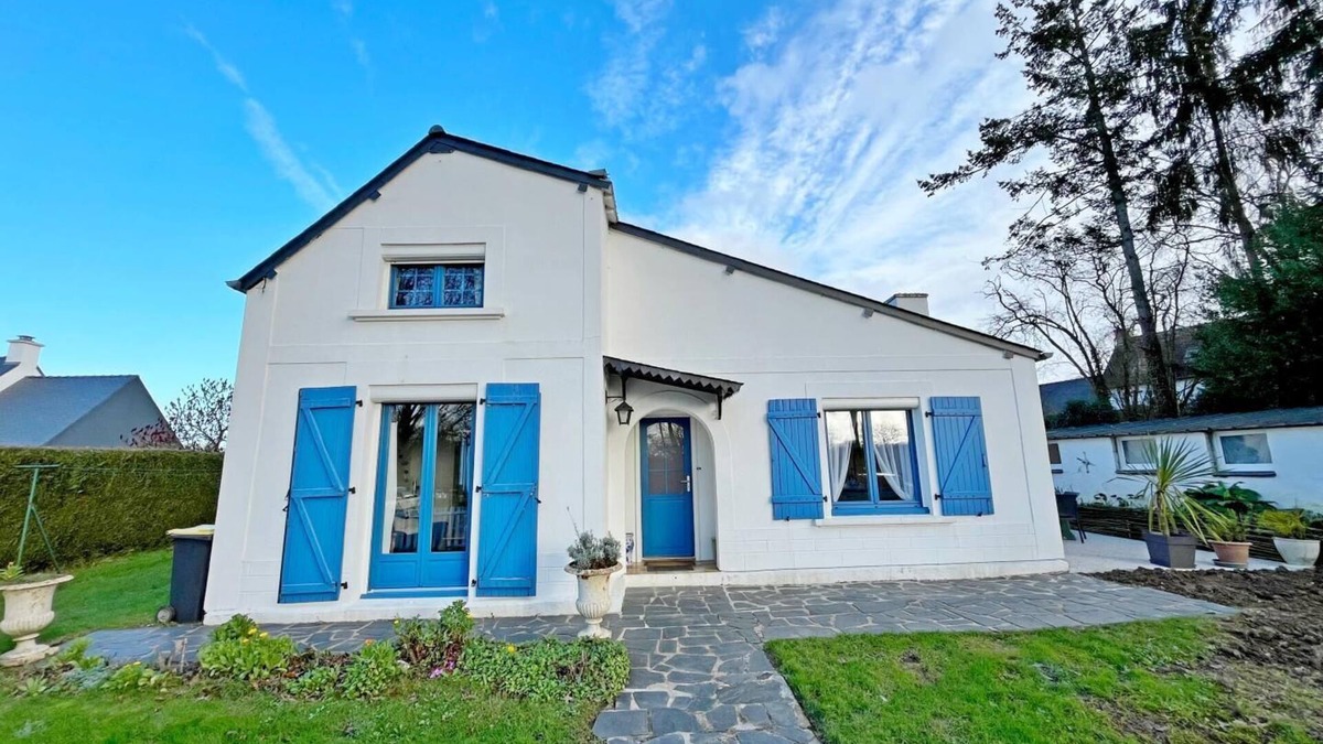 Montertelot House | La Maison aux Volets Bleus