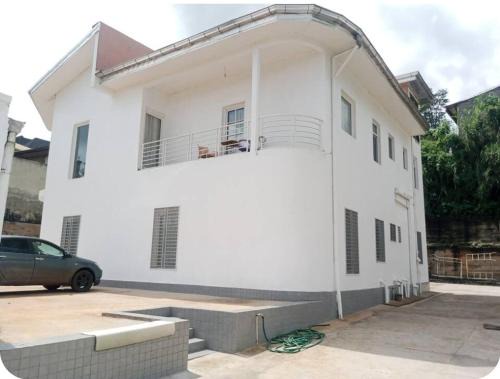 Bafoussam Villa | La Maison Blanche
