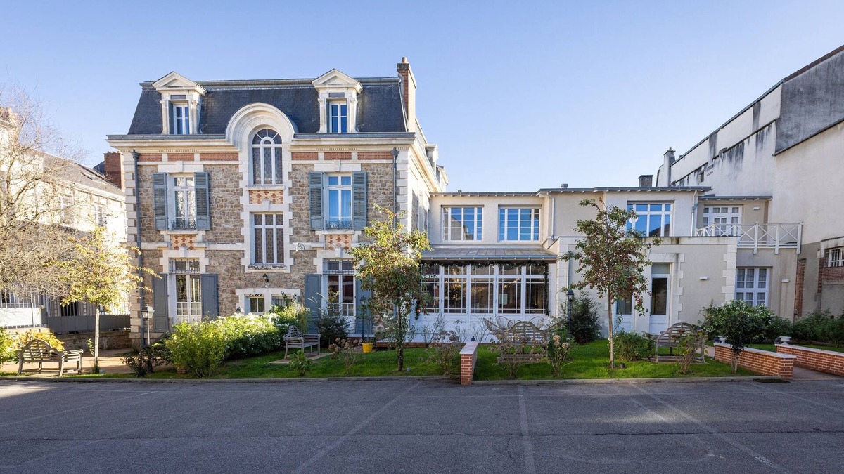 Limoges Apartment | La Maison Blanche