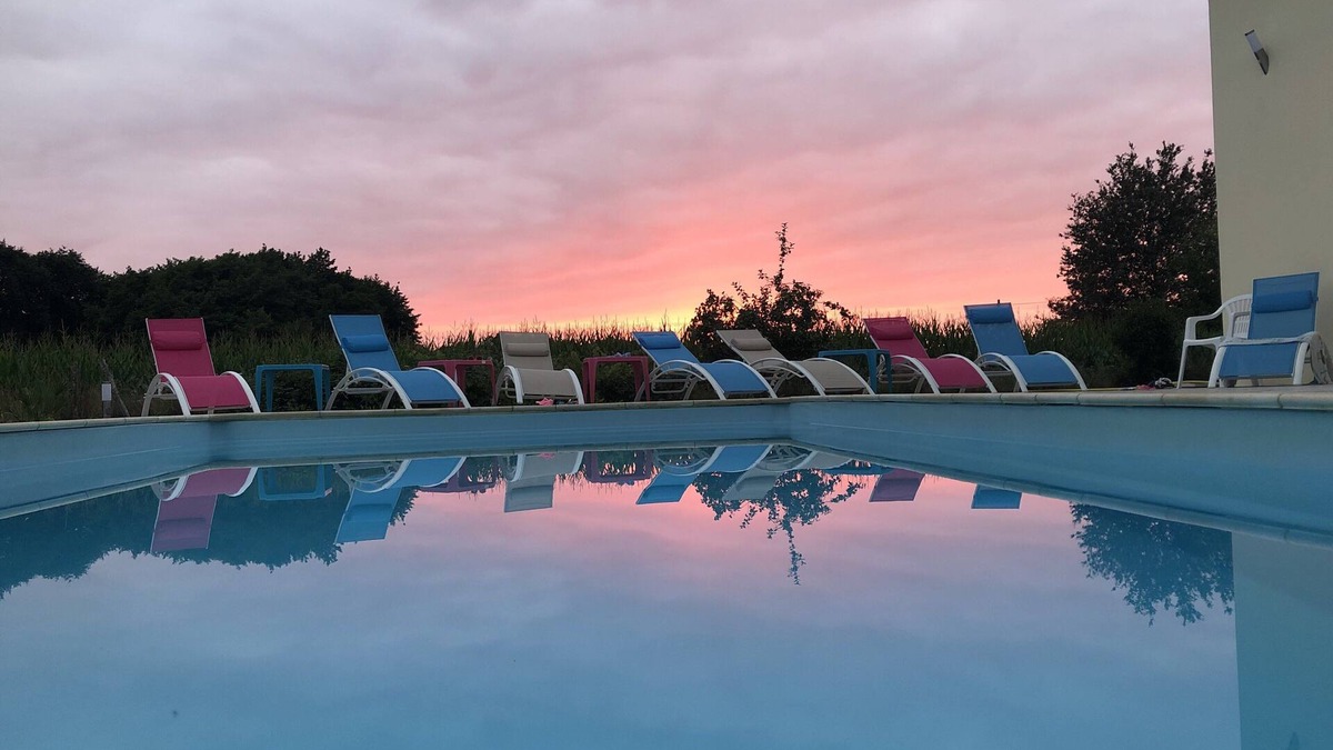 Le Leuy House | LA MAISON BLEUE FAMILIALE: a peaceful place to recharge your batteries, and for children too