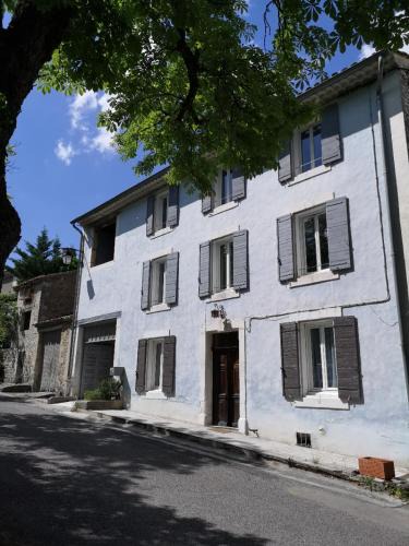 Cereste House | La maison Bleue