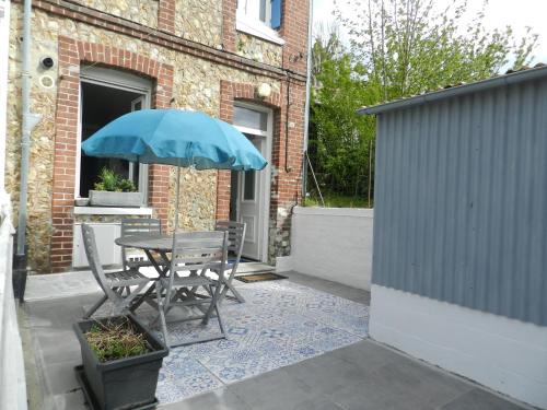 Fecamp House | La maison bleue
