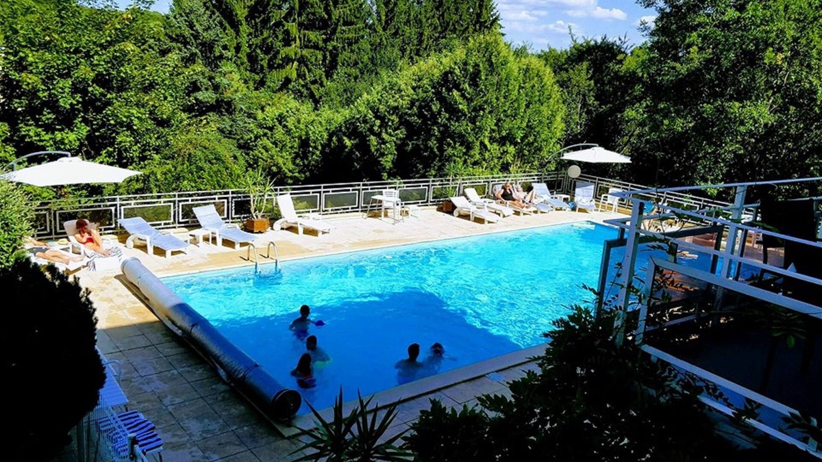 Mereville Hotel | La Maison Carre