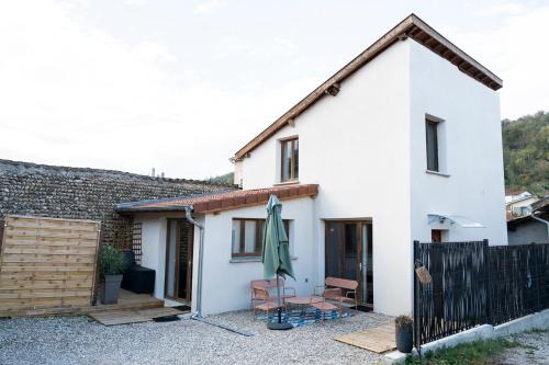 Miribel Villa | La Maison de Charlioté, entier, 3chb, 4 à 6 pers