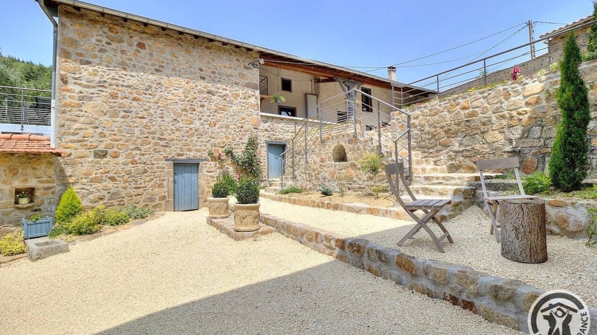 Villecheneve House | La Maison de Famille du Pourron
