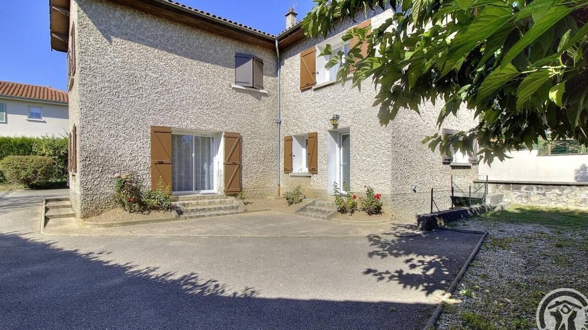 Saint-Genis-Laval Apartment | La Maison de Péroline - SAINT-GENIS-LAVAL