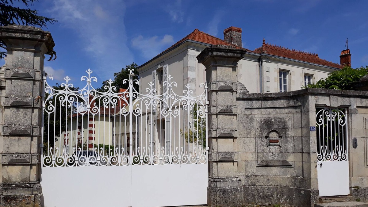 Sainte-Soulle House | La Maison de Gardien at Manor House Charentaise