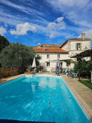 Celles-sur-Belle Apartment | La maison de Léon