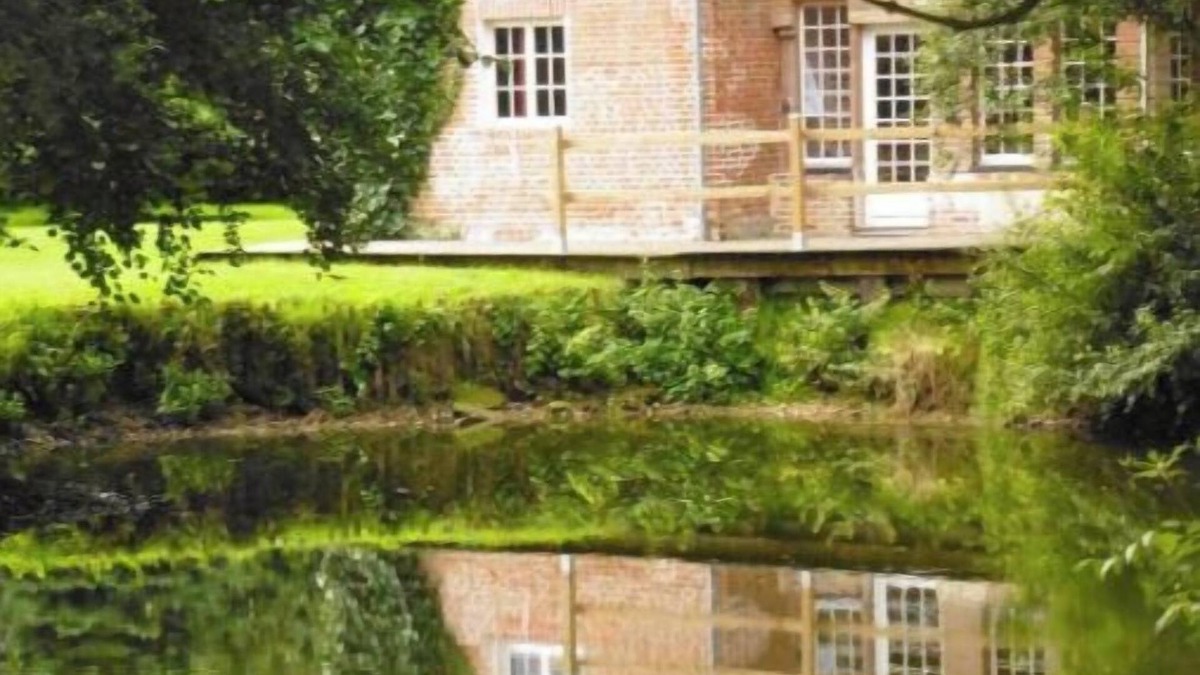 Manerbe House | La Maison de l'Etang