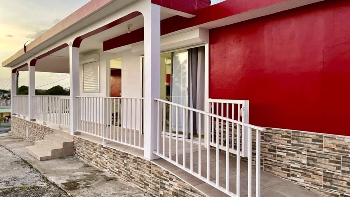 Le Moule House | La Maison De L'Hibiscus