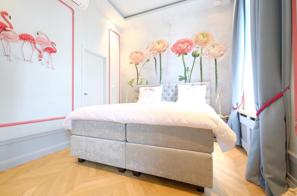 Mons House | La Maison de la Duchesse de la Vallière - Chambre Rosaline - Parking privé gratuit