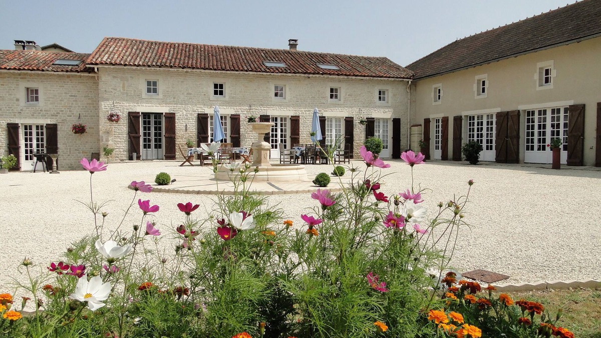Bouin Apartment | La Maison De La RosarienEscape to the ultimate French countryside haven