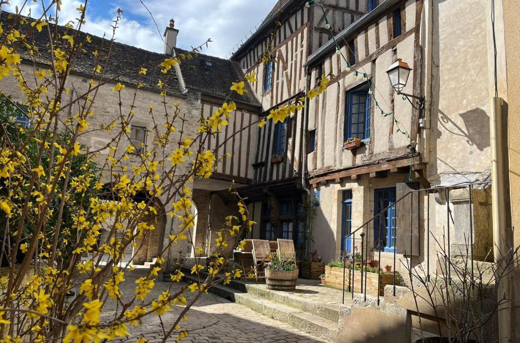 Noyers-sur-Serein Bed & Breakfast | La Maison des Corporations