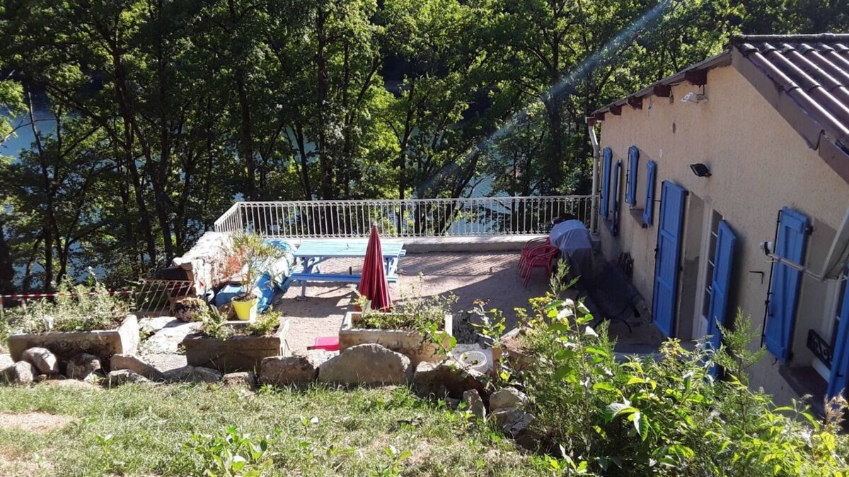 Lacapelle-Viescamp House | LA MAISON DU PECHEUR 30 m from LAKE CANTAL AUVERGNE SAINT ETIENNE CANTALES