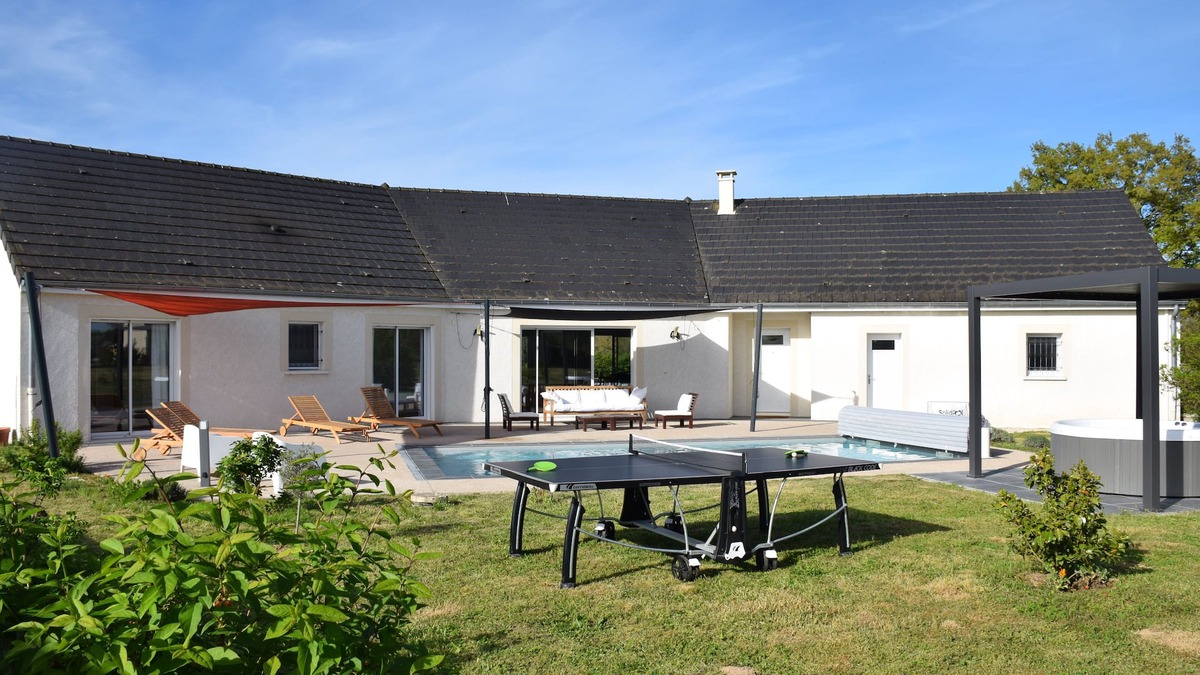 Bourbon-Lancy House | La maison du grand champ avec piscine proche du PAL