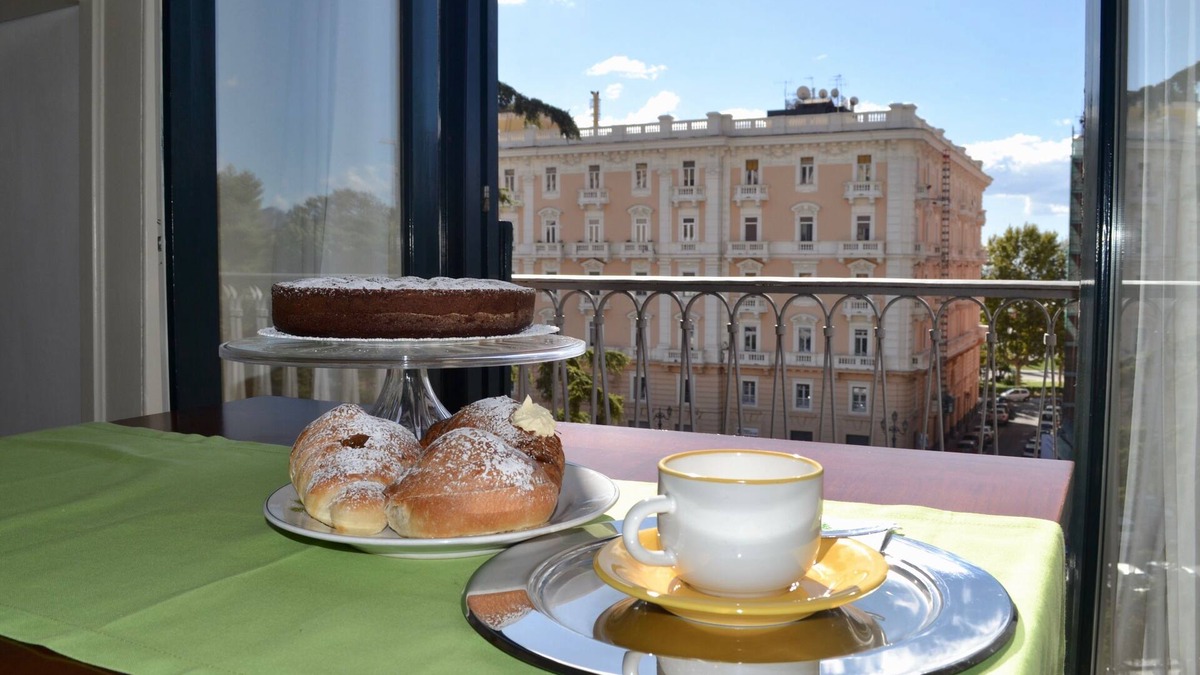 Historical Downtown Salerno Apartment | La Maison du Paradis: Charming apartment in the heart of Salerno