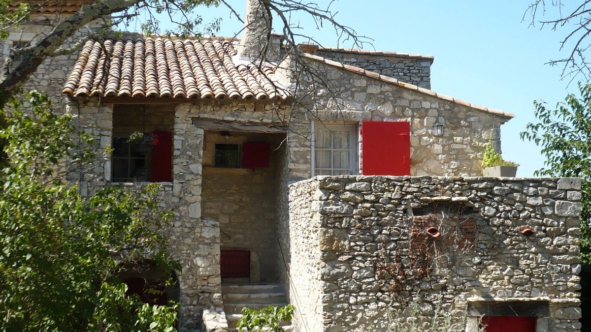 Lussan House | La Maison du Rempart in Lussan, medieval house made with stones of the region