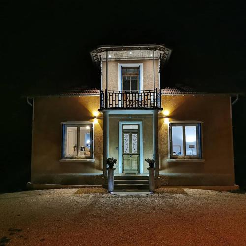 Saint-Genix-sur-Guiers Bed & Breakfast | La Maison Fleur de Frangipanier