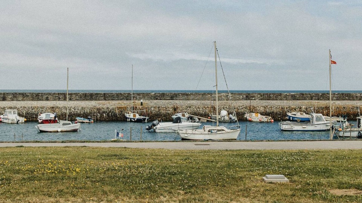 Cotentin Peninsula House | La Maison du Pêcheur Vue Imprenable sur le Port du Becquet