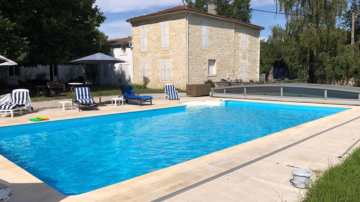 Saint-Seurin-de-Cadourne Cottage | 'La Maison De Léandre - Medoc' with Private Garden and Air Conditioning