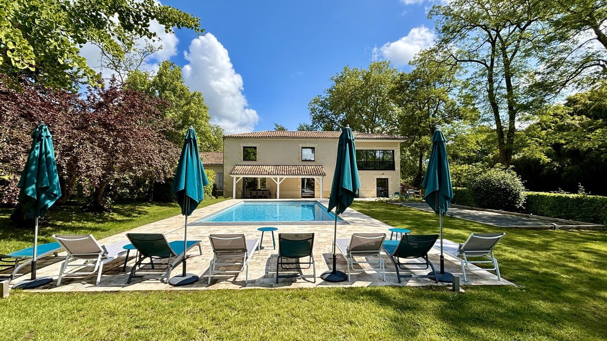Verac Villa | La Maison L'Eperon in the vineyards close to Saint Emilion.