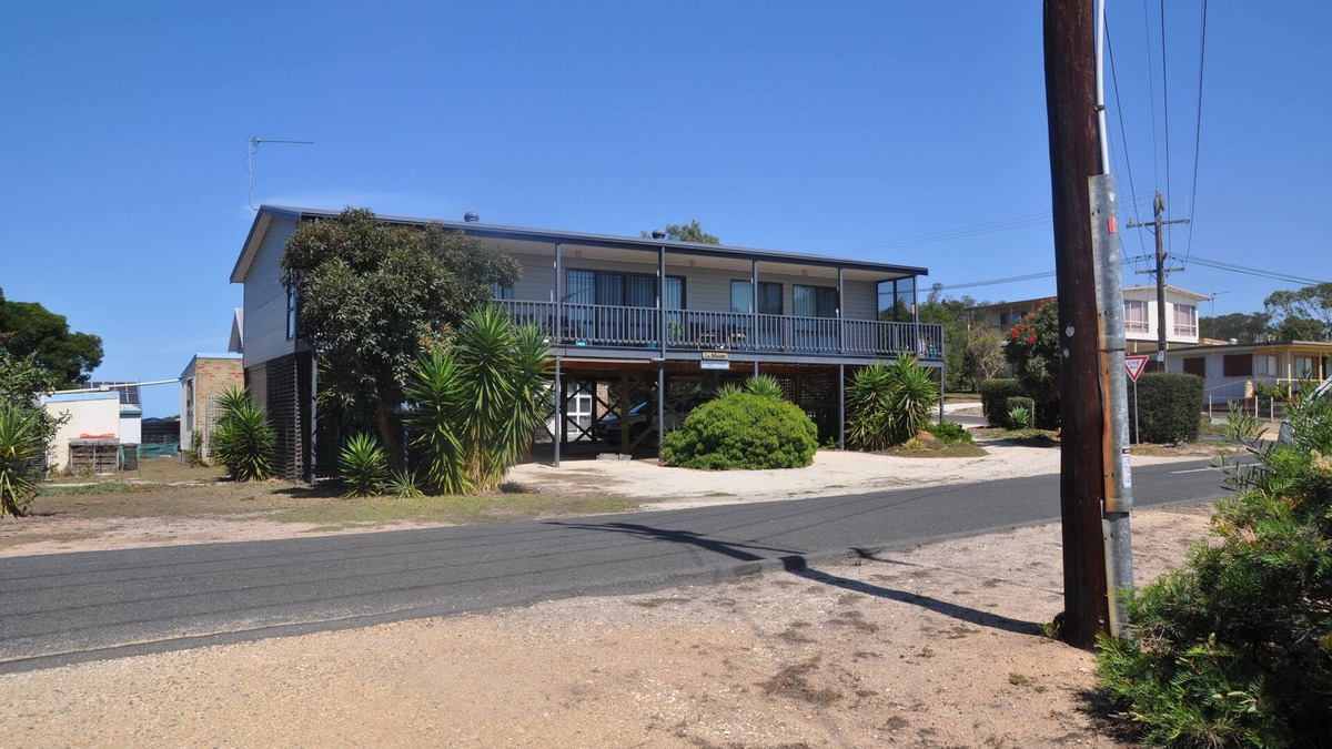 Loch Sport House | La Maison on 18 Mary Street, Lochsport