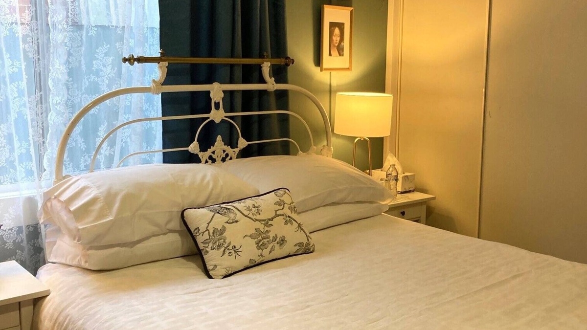 Wangaratta Bed & Breakfast | La Maison Rose - a French style garden retreat in the heart of Wangaratta