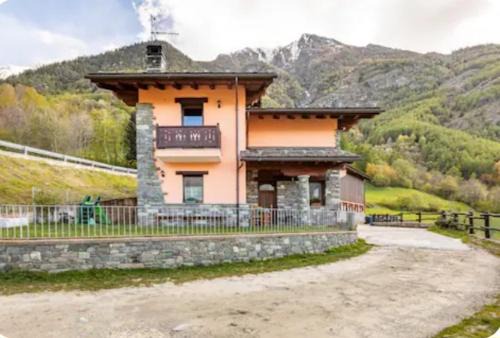 Grand Brissogne House | La maison rose