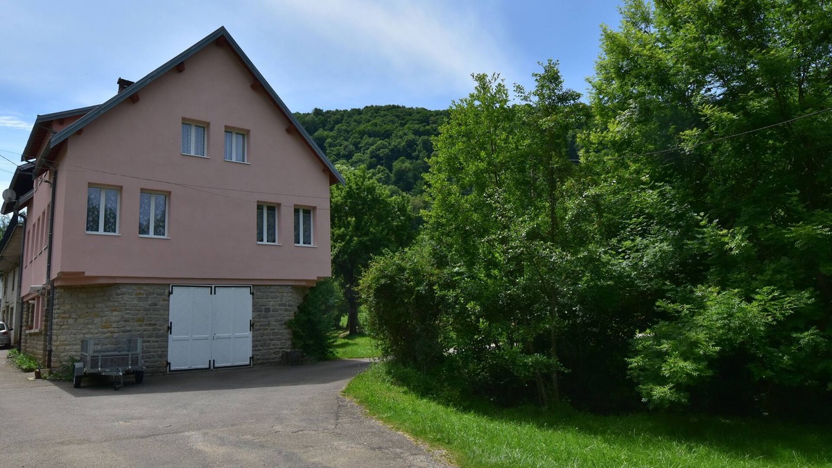 Revigny Apartment | La Maison Rose, new 2-bedroom apartment with all comforts