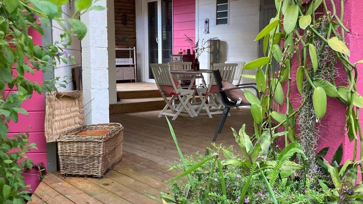 Entre-Deux Condo | La Maison Rose