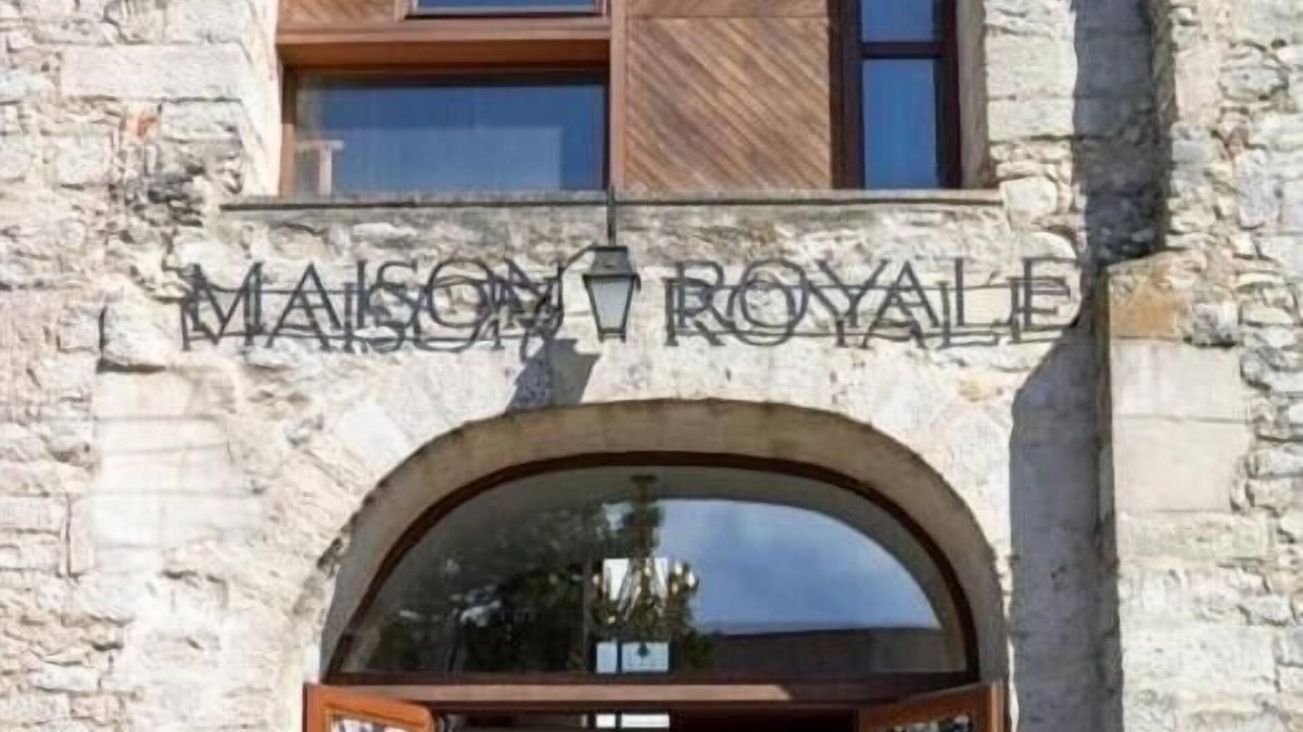 Pesmes House | LA MAISON ROYALE