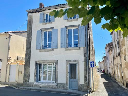 Aulnay House | La Maison Saint Pierre, Aulnay