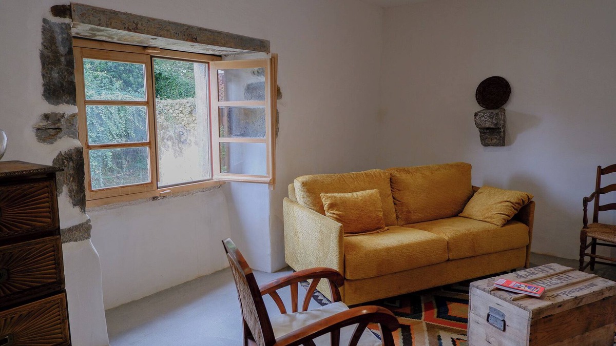 Hasparren Apartment | La maison sous les chênes, gîte in a traditional Basque house, in a peaceful setting.