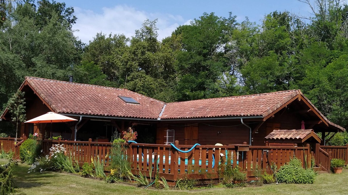 Sabres Ski Chalet | La Maison "Toutembois" and its swimming pool terrace in the heart of nature, 4 bedrooms, 8/10 pers.