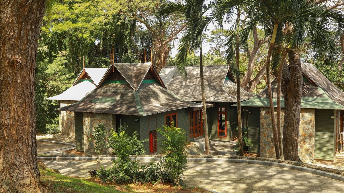 Roselle Villa | La Maison Verte - a 'country' feel, centrally set!