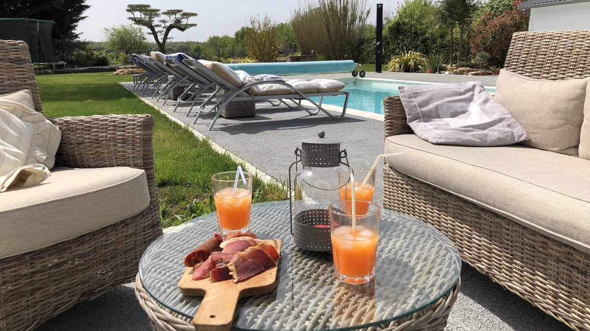 Le Thou Bed & Breakfast | LA MAISONNETTE DU BOIS ALAIN ET NATHALIE (rooms for 4 people)