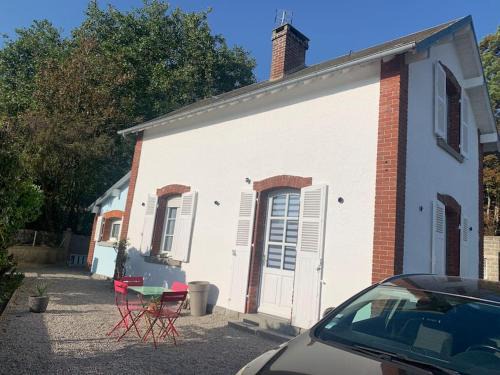 Montmartin-sur-Mer House | La maisonnette de la gare