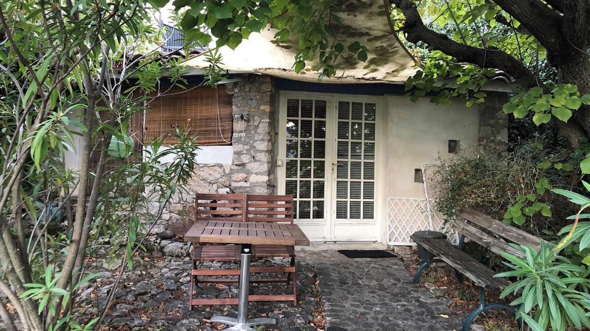 Carros House | LA MAISONNETTE - Quiet room in a natural setting
