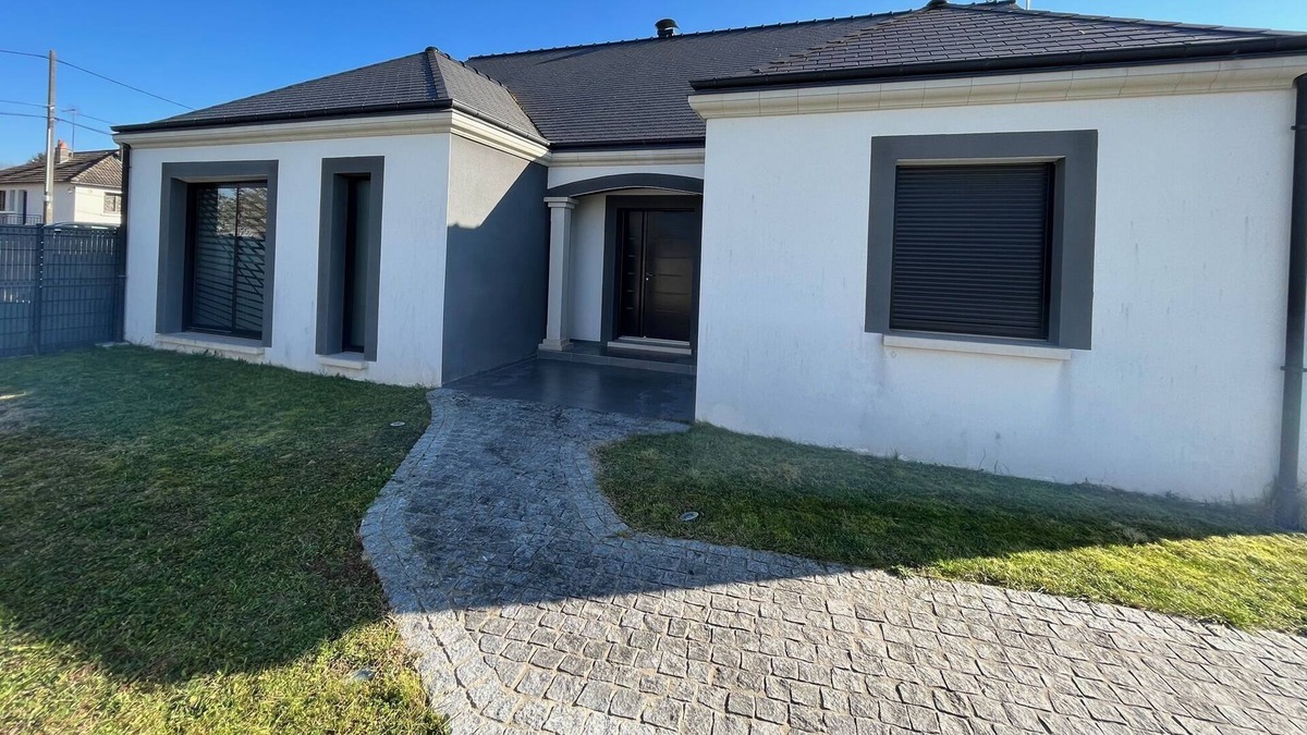 Clery-Saint-Andre Villa | La Maladrerie, Modern Villa with Pool